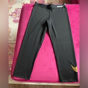 ⚫️⚜️Nike DRi-Fit Mid length Leggings
